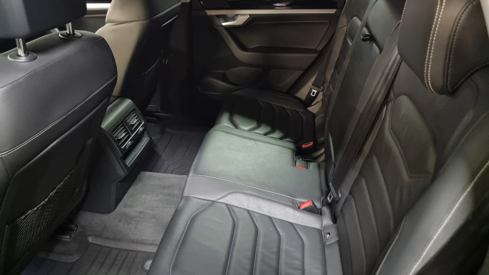 Volkswagen Touareg photo